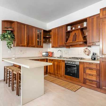 Apartment On Shopping Street *
