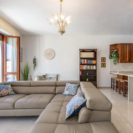 Apartment On Shopping Street *