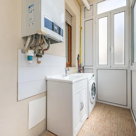 Apartment On Shopping Street *